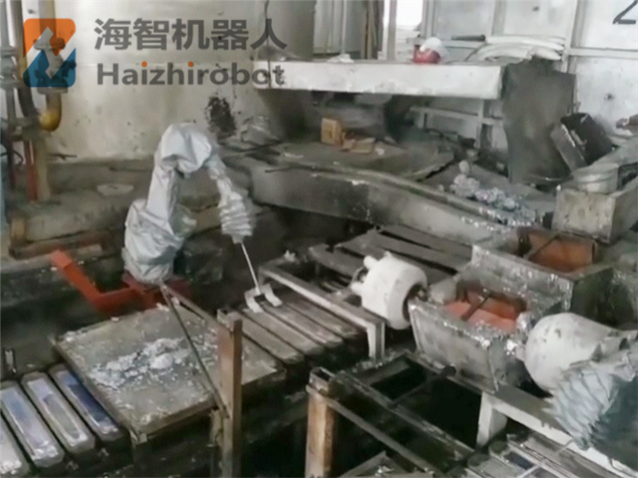 金屬冶煉排渣機(jī)器人 機(jī)械手熔渣清除案例