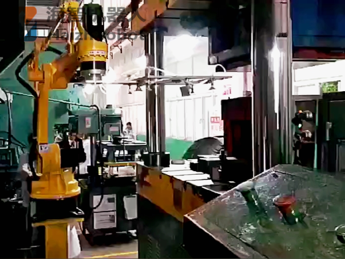 機(jī)器人沖床自動化生產(chǎn)！